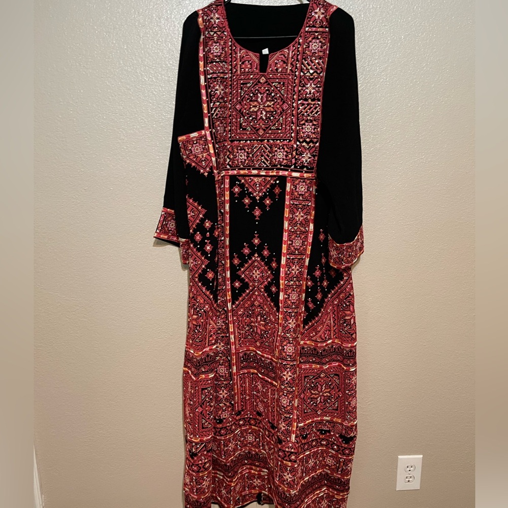 Palestinian thobe